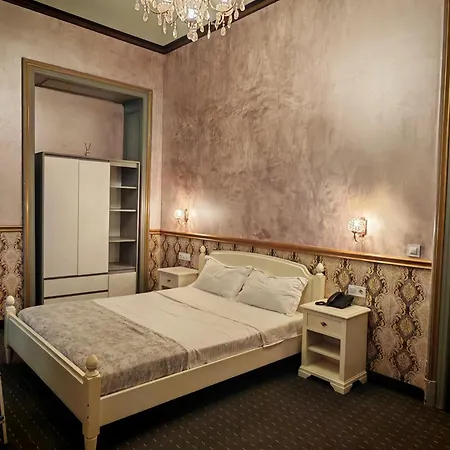 Noblesse Palace Old Town By Nf ホテル 4*