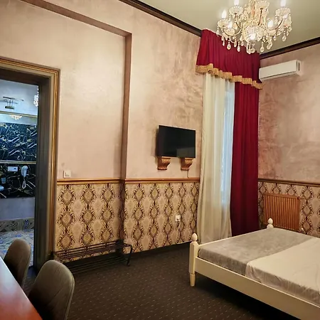 ホテル Noblesse Palace Old Town By Nf 4*