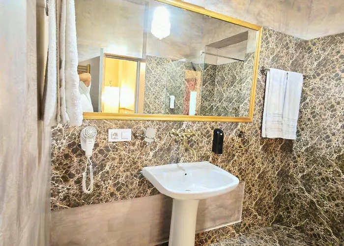 Noblesse Palace Old Town By Nf Bükreş