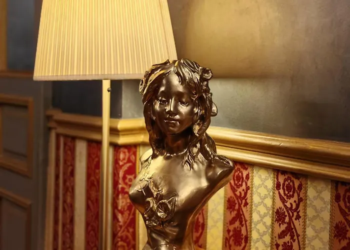 Noblesse Palace Old Town By Nf Готель Бухарест