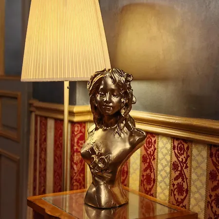 Noblesse Palace Old Town By Nf Hotel Boekarest